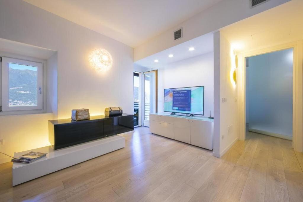 Poolside Apartment Cristina Bellano Zewnętrze zdjęcie