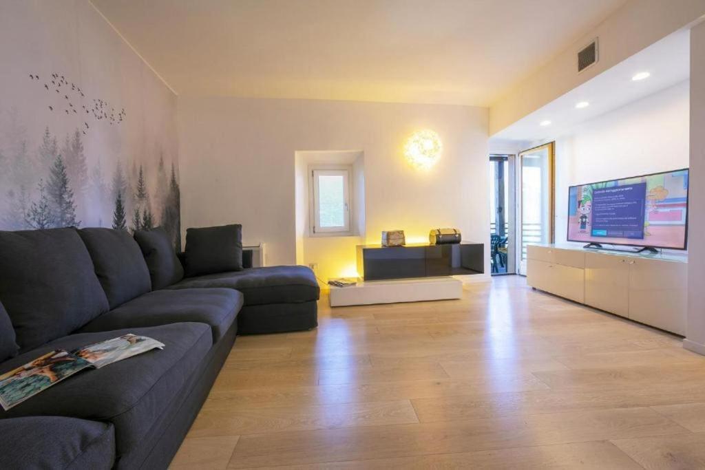 Poolside Apartment Cristina Bellano Zewnętrze zdjęcie